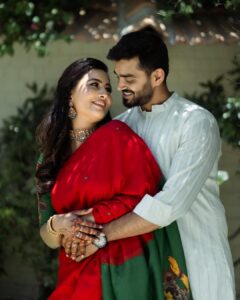 Neha Gowda Instagram - I'm always by your side, to love and annoy.😜 Jewlel: @sri_ganesh_sadashivnagar Saree: @anyaonline.in Blouse: @vastram__studio PC : @connectwithshutterup Make up: @artistry_by_teju Saree draping & hairstyle: @hairartistry_by_roopa Nail art: @_3dnailartstudio