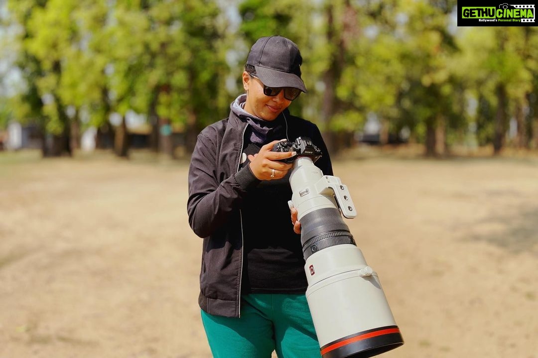 Neha Gowda Instagram - Sony alpha 1 Sony 400mm This camera caught all our wildlife visuals throughout our safari journey in Kanha!! Usually photographers are really possessive about their cameras, like they literally carry them like their babies, but Dr. Shashank did allow us to use his camera very generously, I really wanna thank him wholeheartedly for letting us share his passion through our visuals too, and this camera captures way more deep pictures and animal movements through its high resolution, much more than one's eyes could witness and yeah, the shutterbug in me was really happy capturing those scenic beauty.!! I can't wait to share those clicks which I have captured during our safari, but the thing is our fellow kanmani(Anu) hasn't sent those pictures fully🙄because I dint have enough memory in my phone 🤣 Anyway, it's okay😜 I'm DEMANDING her to post those pictures in her profile with due credits 😉 #kanmanisinkanha Kanha National Park