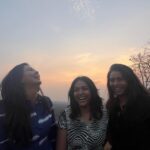 Neha Gowda Instagram - Few scenes from kanha trip #Nofilter #nomakeup Jus filled with passion and love !!❤️ #kanmanisinkanha Many are asking for what does this hashtag mean 😜 So it’s kanmanis in kanha!!! #selflove In frame @anupamagowda kanmani @ishitavarsha_official kanmani @neharamakrishna kanmani Kanha National Park