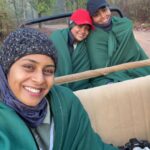 Neha Gowda Instagram - Few scenes from kanha trip #Nofilter #nomakeup Jus filled with passion and love !!❤️ #kanmanisinkanha Many are asking for what does this hashtag mean 😜 So it’s kanmanis in kanha!!! #selflove In frame @anupamagowda kanmani @ishitavarsha_official kanmani @neharamakrishna kanmani Kanha National Park