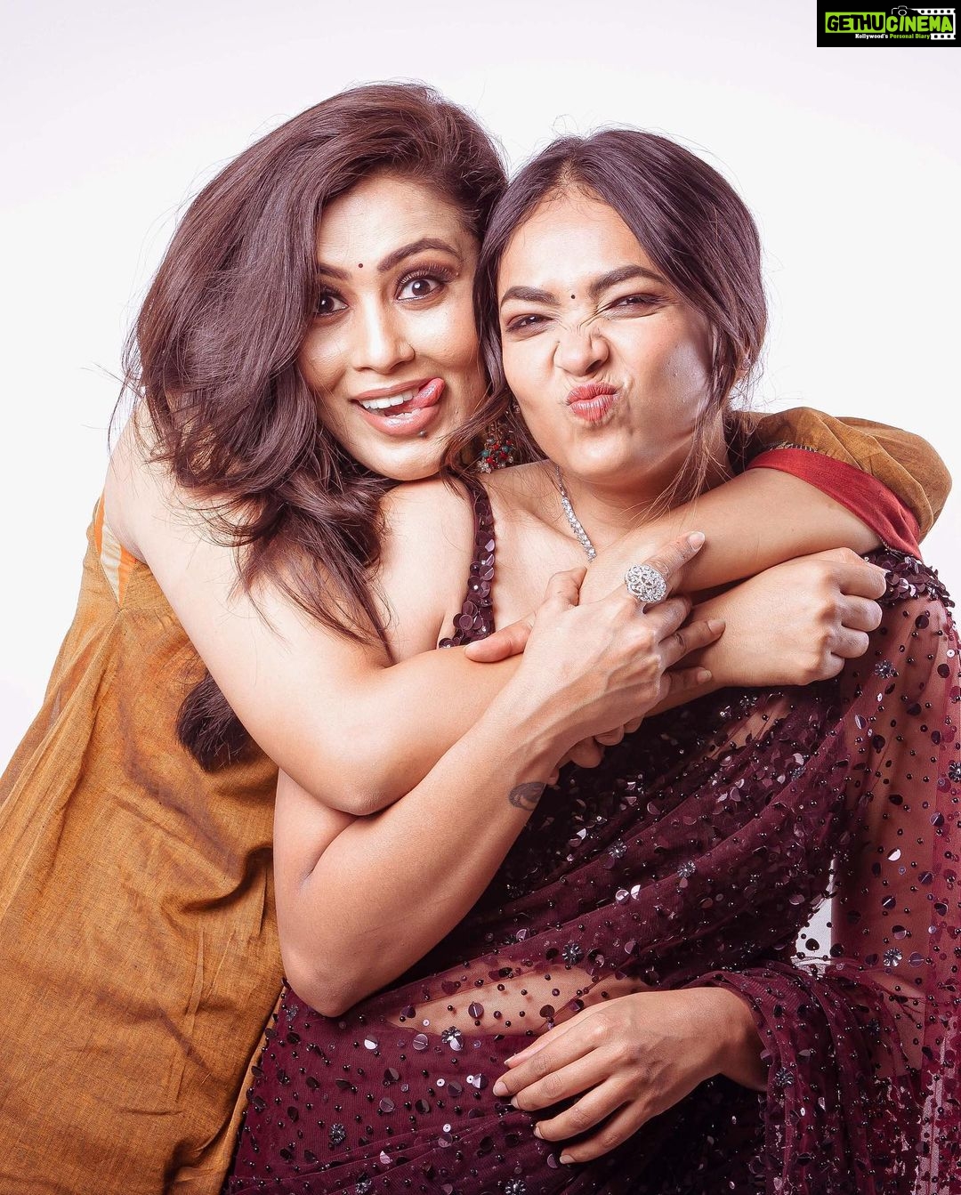 Neha Gowda Instagram - My dearest friend, I've always seen u as this headstrong, multi talented n multitasking woman,a responsible daughter and a sister, and the strongest pillar of ur family..Having witnessed ur struggle and strength during tough times and now to see you growing and flourishing each passing day makes me so proud of you, u deserve better opportunities for the bundle of talent that u showcase and I know God rewards you with the best of work at the right time!!U r an inspiration to so many people out there and I hope and pray you continue inspiring people with that steadfast attitude!! I have wished only good things for u and will continue wishing the best things for you always..No matter how much this world tries to make u cold and hard, I want you to stay grounded and kind, spreading positivity and happiness all around..I want you to keep that purity in ur heart alive,shower your inherent warmth to people around you and to the world, Go all in ❤ Enjoy this life to the fullest-you have only one!! U know, I love you,and I'm ALWAYS around!!! Happy Birthday ❤ 📷 : @raghavstudios @_raaghava In frame @anupamagowda @neharamakrishna