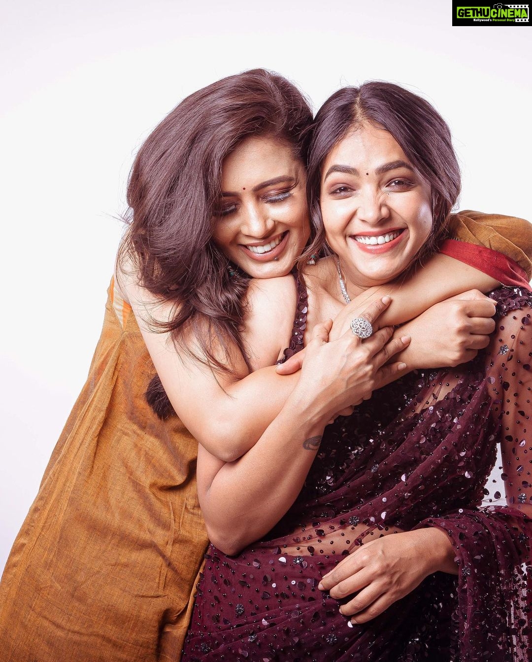 Neha Gowda Instagram - My dearest friend, I've always seen u as this headstrong, multi talented n multitasking woman,a responsible daughter and a sister, and the strongest pillar of ur family..Having witnessed ur struggle and strength during tough times and now to see you growing and flourishing each passing day makes me so proud of you, u deserve better opportunities for the bundle of talent that u showcase and I know God rewards you with the best of work at the right time!!U r an inspiration to so many people out there and I hope and pray you continue inspiring people with that steadfast attitude!! I have wished only good things for u and will continue wishing the best things for you always..No matter how much this world tries to make u cold and hard, I want you to stay grounded and kind, spreading positivity and happiness all around..I want you to keep that purity in ur heart alive,shower your inherent warmth to people around you and to the world, Go all in ❤ Enjoy this life to the fullest-you have only one!! U know, I love you,and I'm ALWAYS around!!! Happy Birthday ❤ 📷 : @raghavstudios @_raaghava In frame @anupamagowda @neharamakrishna