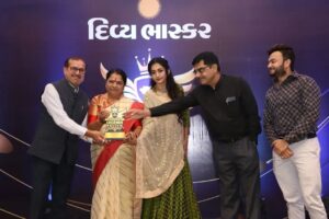 Neha Mehta Instagram - Hello friends its about 1oct 22 gandhidham kutch Gujarat. Event organized by DivyaBhaskar to respect the legends of kutch for there work and contribution for better society. 
Me Along with 'Nimu Ben Acharya' Malti Maheshvari & associated team. It was indeed  a pleasure to be part of there good work and celebration
#amitrathod #DivyaBhaskar
#nimuaacharya #maltimaheshvari #Dishavadgamafationstudio#kutch🇮🇳