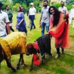Neha Mehta Instagram - with a heartfelt “Vande Mataram” convey my greetings to all of you on the 76th Independence Day and 75 years of Independence! Today I celebrated the Independence Day with 75 beautiful people who are mentally challenged and with beautiful calfs- Gaumata & Vrushabh, at Ananddham. Feeling blessed and elated to share the joy of patriotism with such beautiful beings!!! 🇮🇳 Happy Janmashtami too. 🙏 😊 Ahmedabad, India