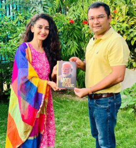 Neha Mehta Instagram - It was a privilege to host Shri Siddharth Patel, I thank him for gifting me this wonderful book ‘Modi 2.0: Beyond the Ordinary’.

The book captures one of India's greatest Prime Ministers – Shri Narendra Modi, his struggles & achievements, his spiritual journey, the men, the women in his life, his friends & foes. Once during an address, the PM said, “A son of a poor man is standing in front of you today. This is the strength of a democracy,” & it is this quality of Narendra Modi that makes him the people’s Prime Minister.

I am inspired by his grit to make India one of the greatest countries in the world. As Modiji once said, "the nation should move towards one target, one direction, one intention and one decision.” 🇮🇳