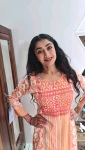 Neha Mehta Instagram - Shooting is the good part of my life 😁 
Makeup by @onlyaattitude 
Styling by rajvi_parsana 
@moodofwood_
..
#explorepage #explorepage✨ 
#trending