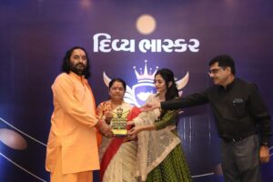 Neha Mehta Instagram - Hello friends its about 1oct 22 gandhidham kutch Gujarat. Event organized by DivyaBhaskar to respect the legends of kutch for there work and contribution for better society. 
Me Along with 'Nimu Ben Acharya' Malti Maheshvari & associated team. It was indeed  a pleasure to be part of there good work and celebration
#amitrathod #DivyaBhaskar
#nimuaacharya #maltimaheshvari #Dishavadgamafationstudio#kutch🇮🇳