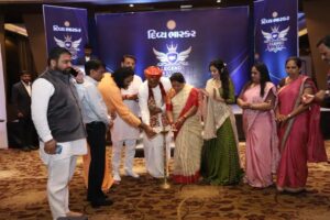 Neha Mehta Instagram - Hello friends its about 1oct 22 gandhidham kutch Gujarat. Event organized by DivyaBhaskar to respect the legends of kutch for there work and contribution for better society. 
Me Along with 'Nimu Ben Acharya' Malti Maheshvari & associated team. It was indeed  a pleasure to be part of there good work and celebration
#amitrathod #DivyaBhaskar
#nimuaacharya #maltimaheshvari #Dishavadgamafationstudio#kutch🇮🇳