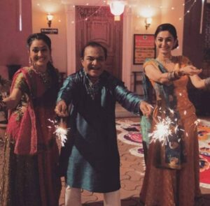 Neha Mehta Instagram - Ghanshyam uncle I will always remember our bhavai classes. 
Lambo daglo, muchh vakdi, shire paghdi rati. Albelo hu, rangilo hu, Chel chabilo Gujarati. Ta thaiya, thaiya thaiya Thai.
Bhangi nakhu, Todi nakhu, bhukko kari nakhu. 😇 🙏
