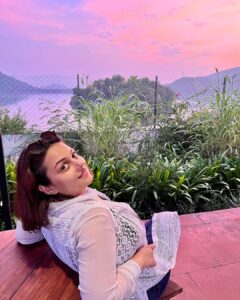 Nehalaxmi Iyer Instagram - When your world moves too fast and you lose yourself in the chaos, introduce yourself to each colour of the sunset. And I’m as you all know forever Chasing sunsets and it’s beautiful colors! 🌤️ . . . . . . . . . . . . . . . . . . . . #sunsetquotes #skyispink #sunset #sunsetlover #sunsetphotography #gujarat #narmadariver #narmada #sunsetlovers #pinksky #pinksunset #pinksunsets #sunsetchaser #sunsetchallenge #sunsetchaser #sunsetmadness #sunsetsky #travelgram #travelcontentcreator #travelcontest #traveller #travelblogger #travelindia #india #statueofunity #sardarsarovardam Narmada River Bank