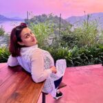 Nehalaxmi Iyer Instagram – When your world moves too fast and you lose yourself in the chaos, introduce yourself to each colour of the sunset.
And I’m as you all know forever Chasing sunsets and it’s beautiful colors! 🌤️

.

.

.

.

.

.

.

.

.

.

.

.

.

.

.

.

.

.

.

.

#sunsetquotes #skyispink #sunset #sunsetlover #sunsetphotography #gujarat #narmadariver #narmada #sunsetlovers #pinksky #pinksunset #pinksunsets #sunsetchaser #sunsetchallenge #sunsetchaser #sunsetmadness #sunsetsky #travelgram #travelcontentcreator #travelcontest #traveller #travelblogger #travelindia #india #statueofunity #sardarsarovardam Narmada River Bank