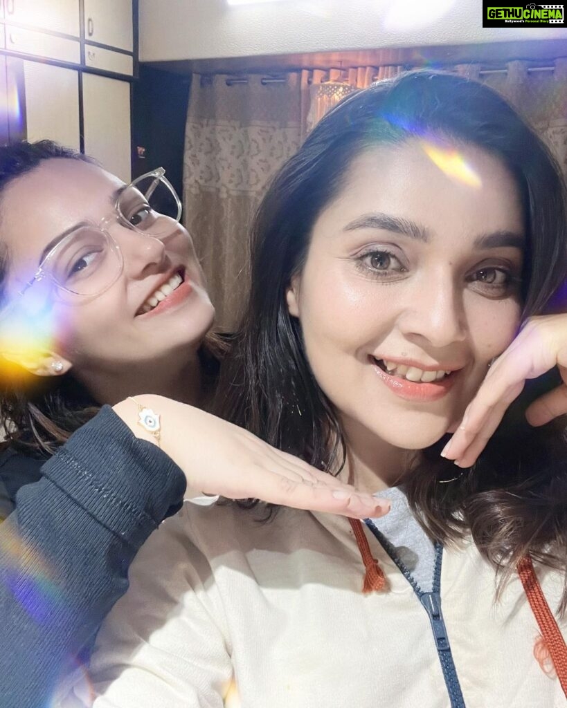 Nehalaxmi Iyer Instagram - I love doing Make up but I love this Girl even more 🫶🏻🤍 she keeps motivating me to make more YouTube Vlog and so we shot this fun and candid Make up Vlog. The link is in the Bio. I Tried doing everyday Dewy make up so checkout the Vlog and let me know how you like it. Show the Vlog some love and keep Ke motivated 🤍🤍🤍 Link in Bio Like, Share & Subscribe to you my channel - NehalaXmi Iyer Vlogs . . . . . . . . . . . . . . . . . . . . . . . . . . . . . . #youtube #youtubevideo #vlog #youtubechannel #ishqbaaz #explore #trending #trendingnow #mansisrivastava #saavikisavaari #instadaily #instamakeup #instagood #dewymakeup #makeuphacks #skincare #skincareproducts #colorbar Mumbai, Maharashtra