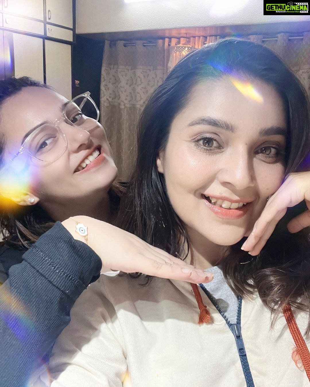 Nehalaxmi Iyer Instagram - I love doing Make up but I love this Girl even more π«Άπ»π€ she keeps motivating me to make more YouTube Vlog and so we shot this fun and candid Make up Vlog. The link is in the Bio. I Tried doing everyday Dewy make up so checkout the Vlog and let me know how you like it. Show the Vlog some love and keep Ke motivated π€π€π€ Link in Bio Like, Share & Subscribe to you my channel - NehalaXmi Iyer Vlogs . . . . . . . . . . . . . . . . . . . . . . . . . . . . . . #youtube #youtubevideo #vlog #youtubechannel #ishqbaaz #explore #trending #trendingnow #mansisrivastava #saavikisavaari #instadaily #instamakeup #instagood #dewymakeup #makeuphacks #skincare #skincareproducts #colorbar Mumbai, Maharashtra