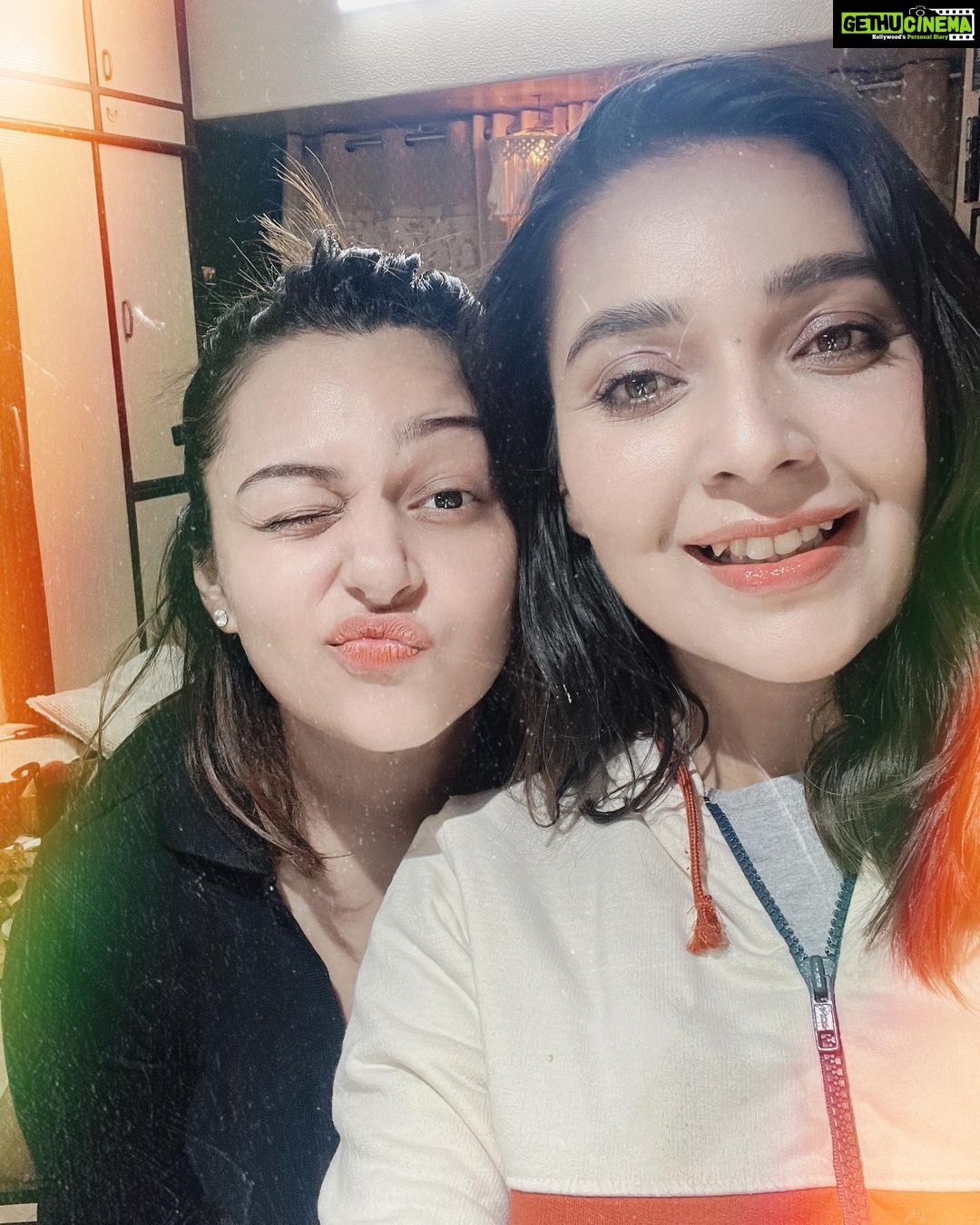 Nehalaxmi Iyer Instagram - I love doing Make up but I love this Girl even more π«Άπ»π€ she keeps motivating me to make more YouTube Vlog and so we shot this fun and candid Make up Vlog. The link is in the Bio. I Tried doing everyday Dewy make up so checkout the Vlog and let me know how you like it. Show the Vlog some love and keep Ke motivated π€π€π€ Link in Bio Like, Share & Subscribe to you my channel - NehalaXmi Iyer Vlogs . . . . . . . . . . . . . . . . . . . . . . . . . . . . . . #youtube #youtubevideo #vlog #youtubechannel #ishqbaaz #explore #trending #trendingnow #mansisrivastava #saavikisavaari #instadaily #instamakeup #instagood #dewymakeup #makeuphacks #skincare #skincareproducts #colorbar Mumbai, Maharashtra