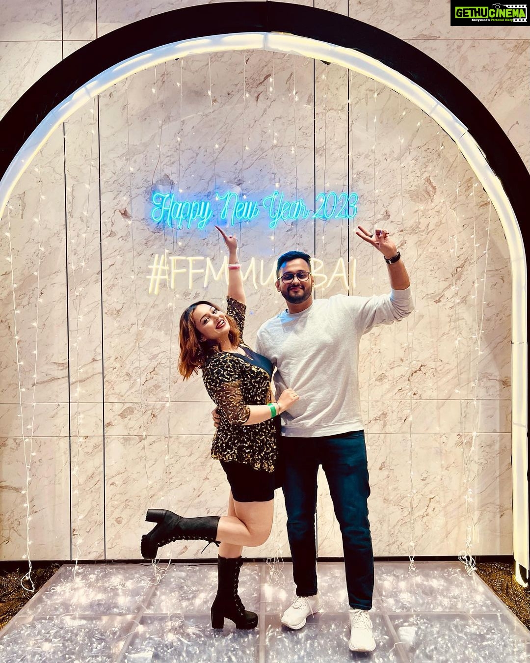 Nehalaxmi Iyer Instagram - Glitter is a part of my rebrand in 2023. So I dressed the part, Glittered & glammed my way in to 2023 with my favourites š¤āØ at @fairfieldbymarriottmumbai Celebrate endingsāfor they precede new beginnings. āØThe magic in new beginnings is truly the most powerful of them all. Fairfield by Marriott, Mumbai International Airport