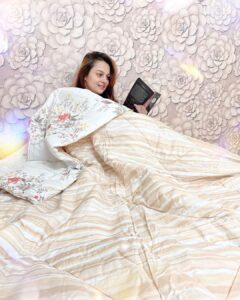 Nehalaxmi Iyer Instagram - SNUGGLE Weather 🧣❄️✨☕️📔 Time to crawl under a big pretty blanket, grab a good book, watch a good Holiday movie all whilst sipping on hot Cocoa 😍🥰 This Pretty Reversible comforter giving me a warm hug in this weather is from @boutiquelivingindia . . . . . . . . . . . . . . . . . . . . . . . . . . #snuggleweather #cuddleweather #snuggles #blankets #cozyblankets #winterishere #quilt #quiltlove #reversible #cute #snuggling #hotchocolate #bookstagram #hotcocoa #wintervibes #cozyvibes #instadaily #explore #photooftheday #ishqbaaz #wintercollection #winterglow #instagood #winterquotes India
