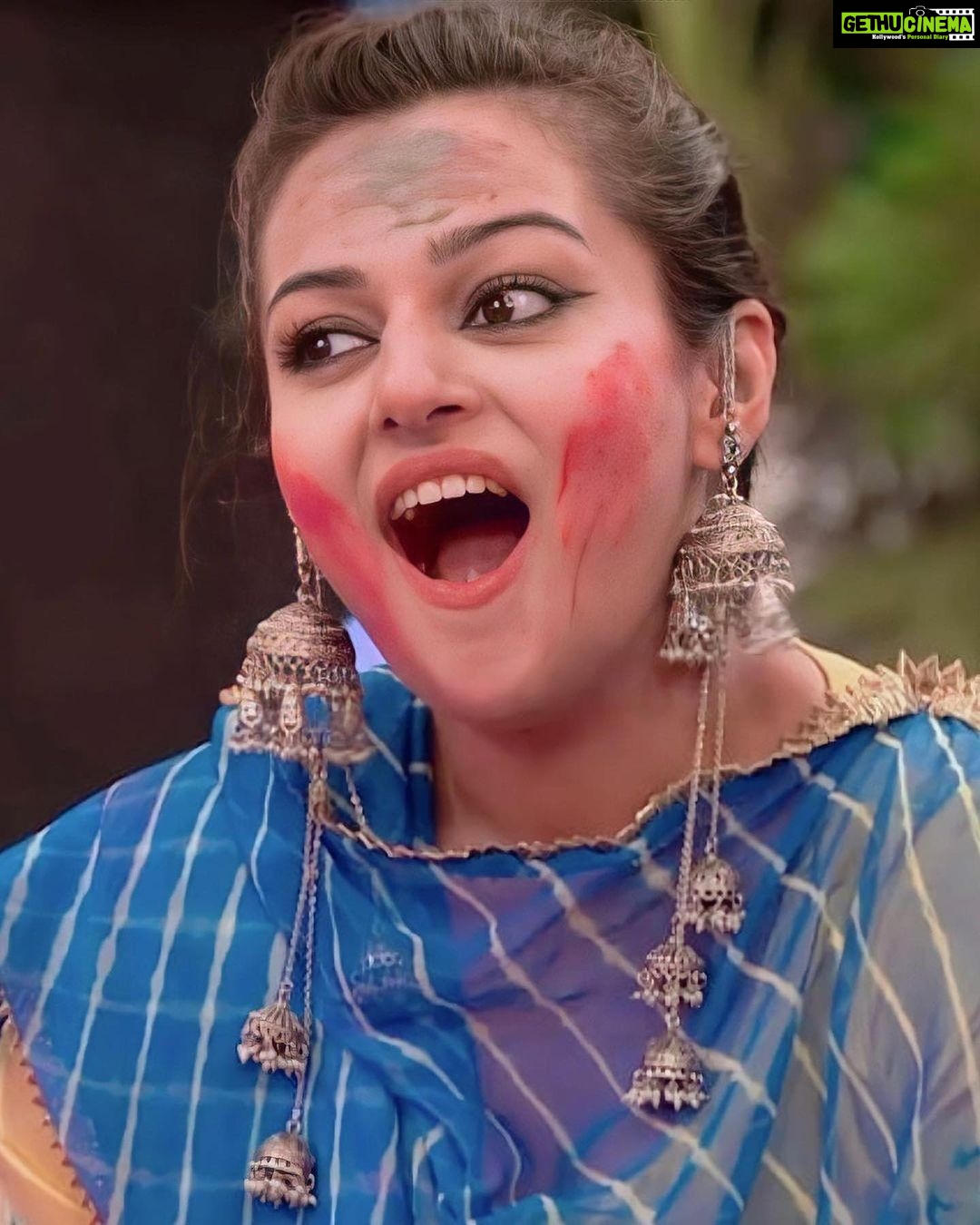 Nehalaxmi Iyer Instagram - Happy Holi! ππ¨ REEL HOLI π . . . . . . #ishqbaaz #happyholi #holi2023 #holibash #rangbarse #domeafavourletsplayholi #holisong #holisongs #holiparty #organicholi #organiccolor #herbal #indianfestivals #explore #instadaily #instafestival Mumbai, Maharashtra