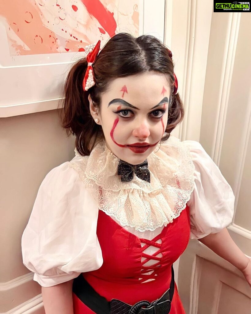 Nehalaxmi Iyer Instagram - Hi , I’m Pennywise the Dancing Clown. 🤡🎈 Drop a 🎈 in the comments if you love this Halloween look 👻 . . . . . . . . . . . . . . . #scaryclown #scaryclowns #nightmare #horrormovies #horror #horrormovie #scaryvideos #scarymovie #halloweenparty #halloween2022 #makeupideas #pennywise #pennywisemakeup #pennywisecosplay #halloweenmakeup #halloweencostume #cosplay Soho House Mumbai