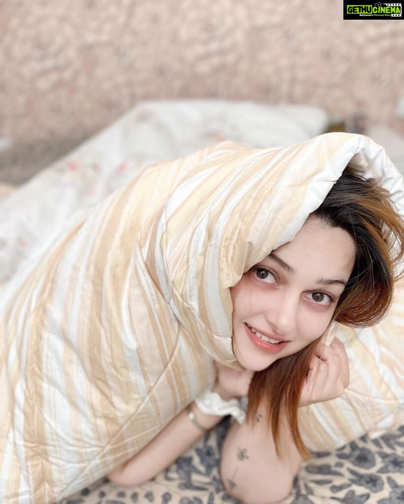Nehalaxmi Iyer Instagram - SNUGGLE Weather 🧣❄️✨☕️📔 Time to crawl under a big pretty blanket, grab a good book, watch a good Holiday movie all whilst sipping on hot Cocoa 😍🥰 This Pretty Reversible comforter giving me a warm hug in this weather is from @boutiquelivingindia . . . . . . . . . . . . . . . . . . . . . . . . . . #snuggleweather #cuddleweather #snuggles #blankets #cozyblankets #winterishere #quilt #quiltlove #reversible #cute #snuggling #hotchocolate #bookstagram #hotcocoa #wintervibes #cozyvibes #instadaily #explore #photooftheday #ishqbaaz #wintercollection #winterglow #instagood #winterquotes India