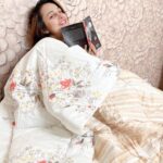 Nehalaxmi Iyer Instagram - SNUGGLE Weather 🧣❄️✨☕️📔 Time to crawl under a big pretty blanket, grab a good book, watch a good Holiday movie all whilst sipping on hot Cocoa 😍🥰 This Pretty Reversible comforter giving me a warm hug in this weather is from @boutiquelivingindia . . . . . . . . . . . . . . . . . . . . . . . . . . #snuggleweather #cuddleweather #snuggles #blankets #cozyblankets #winterishere #quilt #quiltlove #reversible #cute #snuggling #hotchocolate #bookstagram #hotcocoa #wintervibes #cozyvibes #instadaily #explore #photooftheday #ishqbaaz #wintercollection #winterglow #instagood #winterquotes India