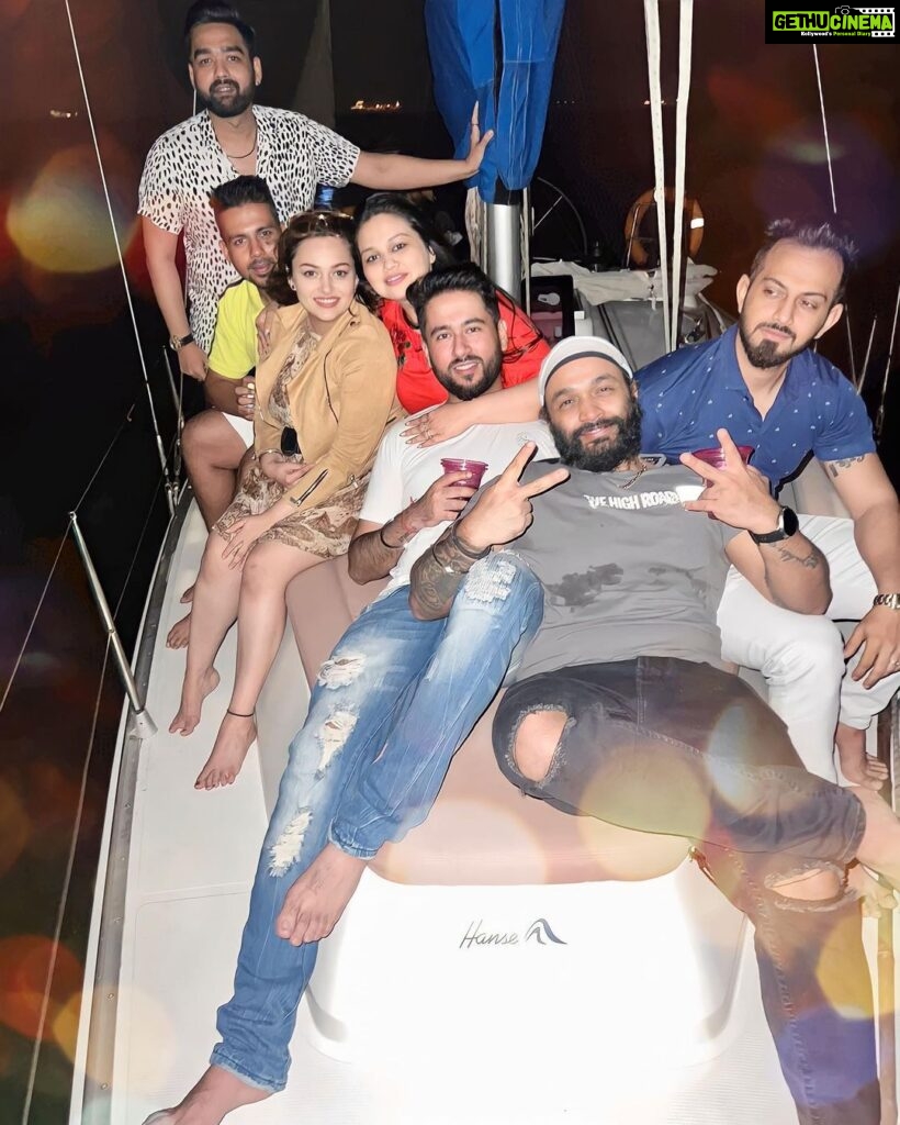 Nehalaxmi Iyer Instagram - 🛥️⛵️Slaughter the stress, charter a yacht! Cheers to Happiness, Friendships & sailing Higher in life. 🥂✨ Mumbai -city of Dreams