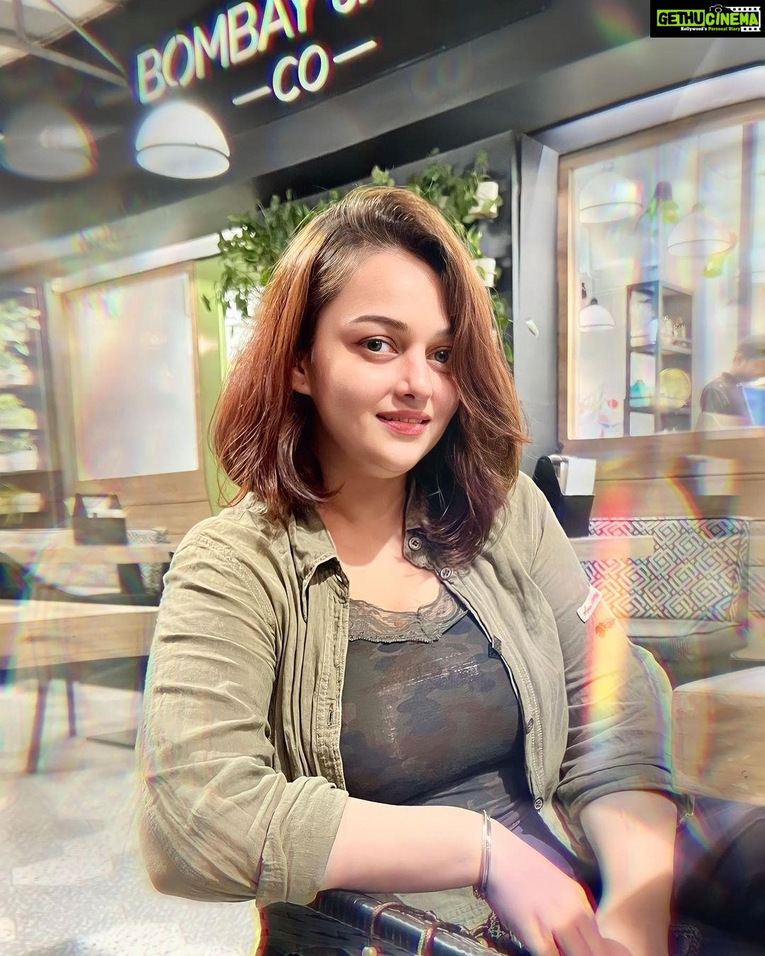 Nehalaxmi Iyer Instagram - Nagmen hain shikve hain Kisse hain baate hain ✨ Bombay Salad Co.