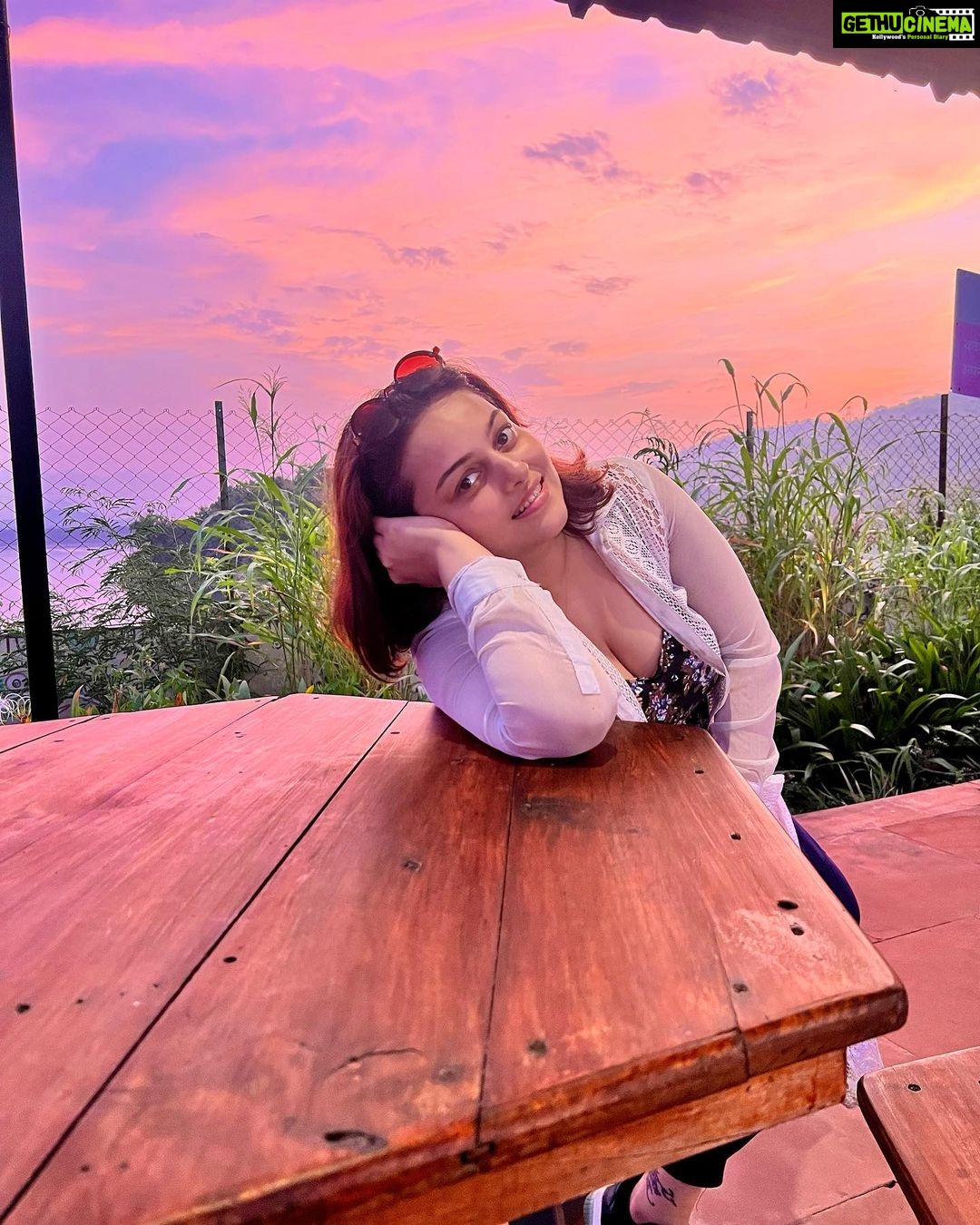 Nehalaxmi Iyer Instagram - When your world moves too fast and you lose yourself in the chaos, introduce yourself to each colour of the sunset. And I’m as you all know forever Chasing sunsets and it’s beautiful colors! 🌤️ . . . . . . . . . . . . . . . . . . . . #sunsetquotes #skyispink #sunset #sunsetlover #sunsetphotography #gujarat #narmadariver #narmada #sunsetlovers #pinksky #pinksunset #pinksunsets #sunsetchaser #sunsetchallenge #sunsetchaser #sunsetmadness #sunsetsky #travelgram #travelcontentcreator #travelcontest #traveller #travelblogger #travelindia #india #statueofunity #sardarsarovardam Narmada River Bank