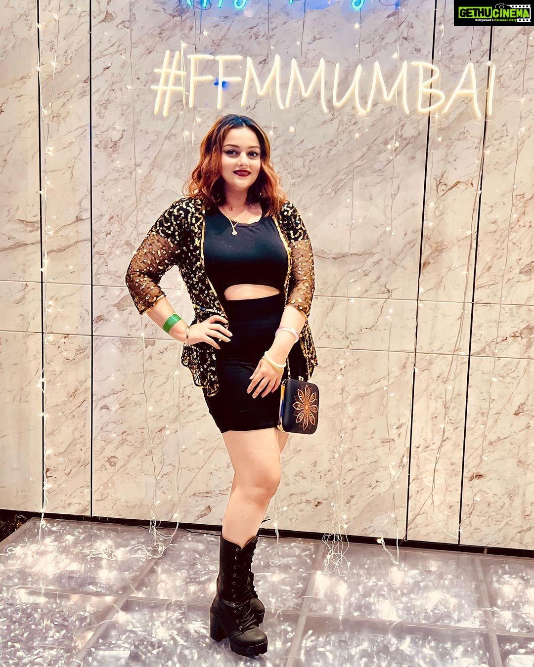 Nehalaxmi Iyer Instagram - Glitter is a part of my rebrand in 2023. So I dressed the part, Glittered & glammed my way in to 2023 with my favourites š¤āØ at @fairfieldbymarriottmumbai Celebrate endingsāfor they precede new beginnings. āØThe magic in new beginnings is truly the most powerful of them all. Fairfield by Marriott, Mumbai International Airport