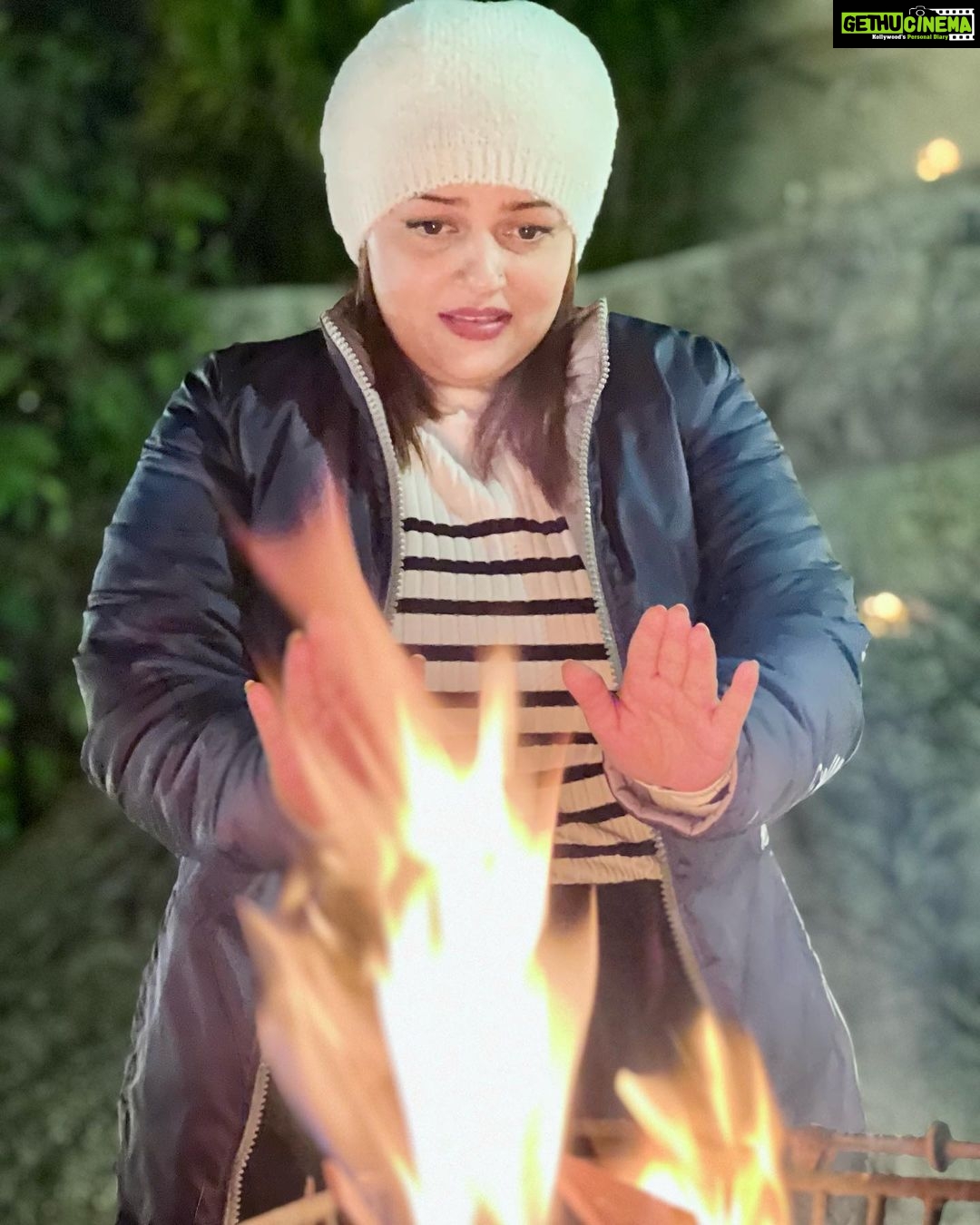 Nehalaxmi Iyer Instagram - This Bonfire & Barbeque session was nothing less than a dramatic scene! (Link in Bio to witness the whole drama) Don’t believe me swipe through and then head to my bio and watch my new Vlog 🤣 . . . . . . . . . . #explore #bonfire #dramaqueen #funny #ishqbaaz #winter #winterwonderland #india #rajasthan #travel #travelphotography #travelgram #travelindia #barbeque #drama #instadaily #instagood Mount Abu