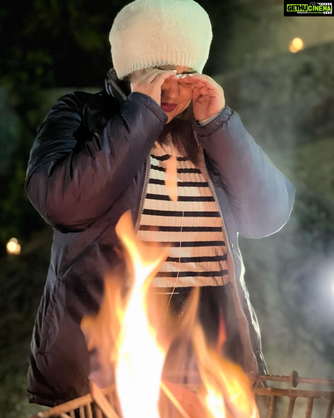 Nehalaxmi Iyer Instagram - This Bonfire & Barbeque session was nothing less than a dramatic scene! (Link in Bio to witness the whole drama) Don’t believe me swipe through and then head to my bio and watch my new Vlog 🤣 . . . . . . . . . . #explore #bonfire #dramaqueen #funny #ishqbaaz #winter #winterwonderland #india #rajasthan #travel #travelphotography #travelgram #travelindia #barbeque #drama #instadaily #instagood Mount Abu