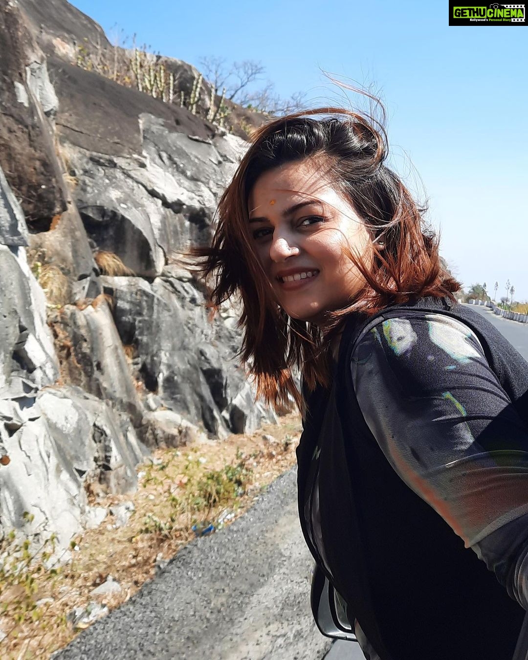 Nehalaxmi Iyer Instagram - (Vlog Link in bio) Sometimes candid & unfiltered pictures speak so much more than words can say!!🕊️ My New YouTube Vlog is out! We got a very Grand Traditional welcome. Check out our cave suite interiors & must visit places in MountAbu . . . #youtube #youtubechannel #travelvlog #travel #rajasthan #india #mountabu #mountabudiaries #mountabutrip #familyvlog #shaktipeeth #navratri #travelindia #travelgram #explore #ishqbaaz #travelling #travelcreator #travelinspo #indiantraveller #indiantravelblogger #vlog Mount Abu
