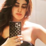 Nimeshika Radhakrishnan Instagram – Gettin lil clumsy 🖤🐝never mind 🥱🤌🏻 Chennai, India