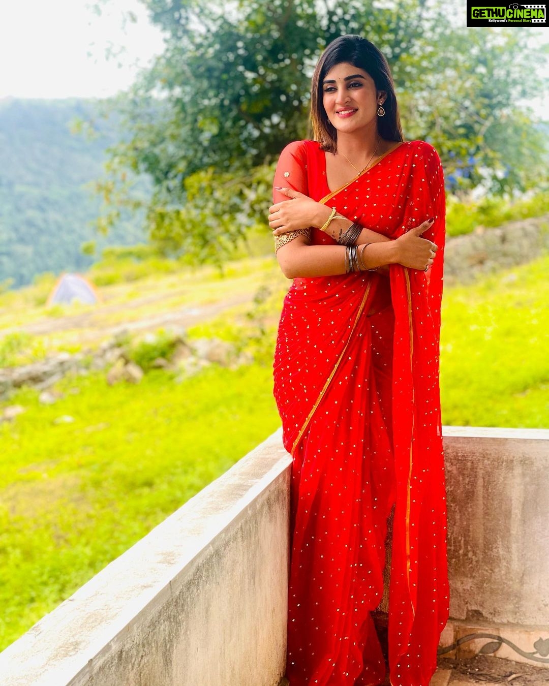 Nimeshika Radhakrishnan Instagram - ❣️Difficult roads will always leads u to a beautiful destination ❤️🔥
