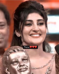 Nimeshika Radhakrishnan Instagram - Nana❤️❤️this is the best present I could ever get🫠🫠🫠overwhelmed much obliged @suntv for making it much special 🥰