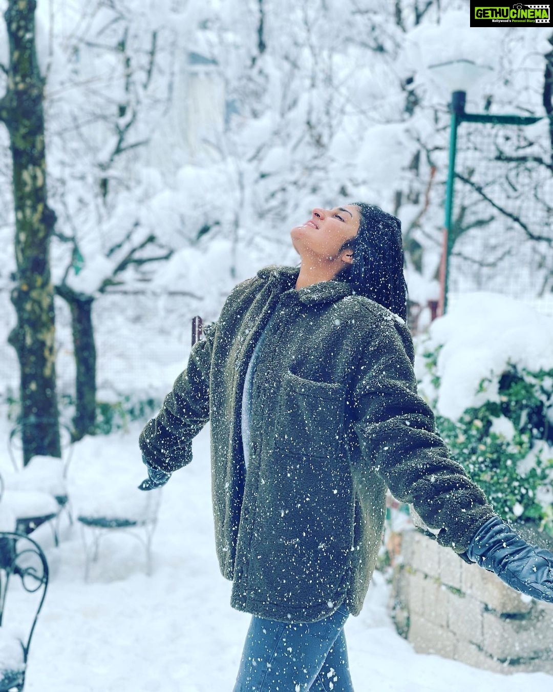 Nimeshika Radhakrishnan Instagram - Merging with the Breeze ❄️⛄️🌨. P.c( @akshitha_bopaiah ) Manali, Himachal Pradesh