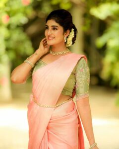 Nimeshika Radhakrishnan Instagram - Seek for goodness ❤️in everything 🌼🌸🌻🌞