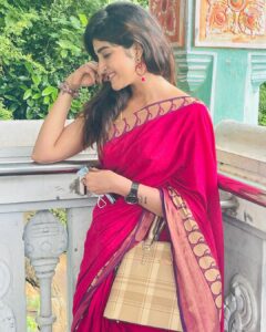 Nimeshika Radhakrishnan Instagram - Temple vibes ❤️Marudhamali Murugan 🔥