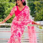 Nimeshika Radhakrishnan Instagram - In search of Floral peace ☮️