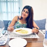 Nimeshika Radhakrishnan Instagram - 🦧Feels gud when u vibe with ur fav ❤️&fav cheesecake 🤤