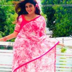 Nimeshika Radhakrishnan Instagram - In search of Floral peace ☮️