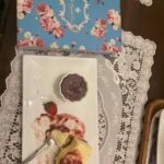 Nimeshika Radhakrishnan Instagram - 🦧Feels gud when u vibe with ur fav ❤️&fav cheesecake 🤤