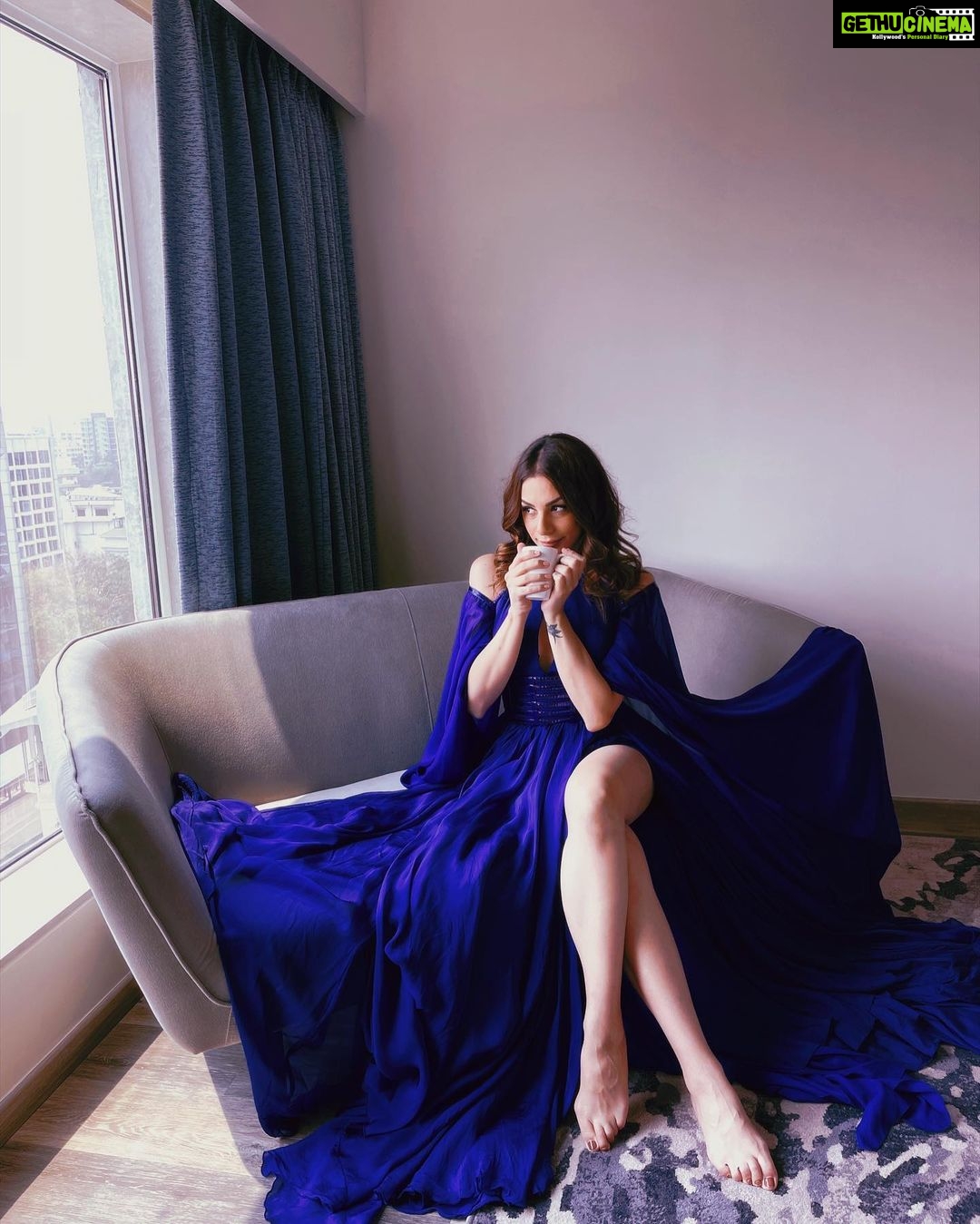 Nitibha Kaul Instagram - My hobby is to pretend I’m a princess & get pictutes in a room fit for one 👸🏻 Wearing the stunning @saishashindeofficial @officialsaishashinde #HotelRoomViews #BlueGown #PrincessTreatment #NKStyles #Throwback #FashionWeekOuttakes