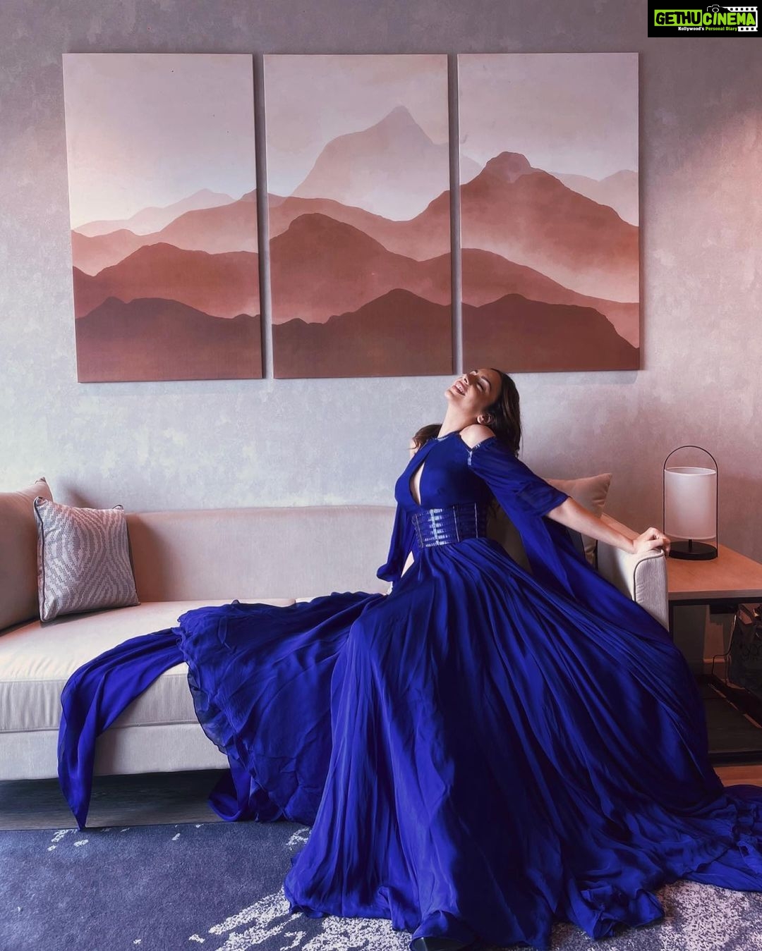 Nitibha Kaul Instagram - My hobby is to pretend I’m a princess & get pictutes in a room fit for one 👸🏻 Wearing the stunning @saishashindeofficial @officialsaishashinde #HotelRoomViews #BlueGown #PrincessTreatment #NKStyles #Throwback #FashionWeekOuttakes