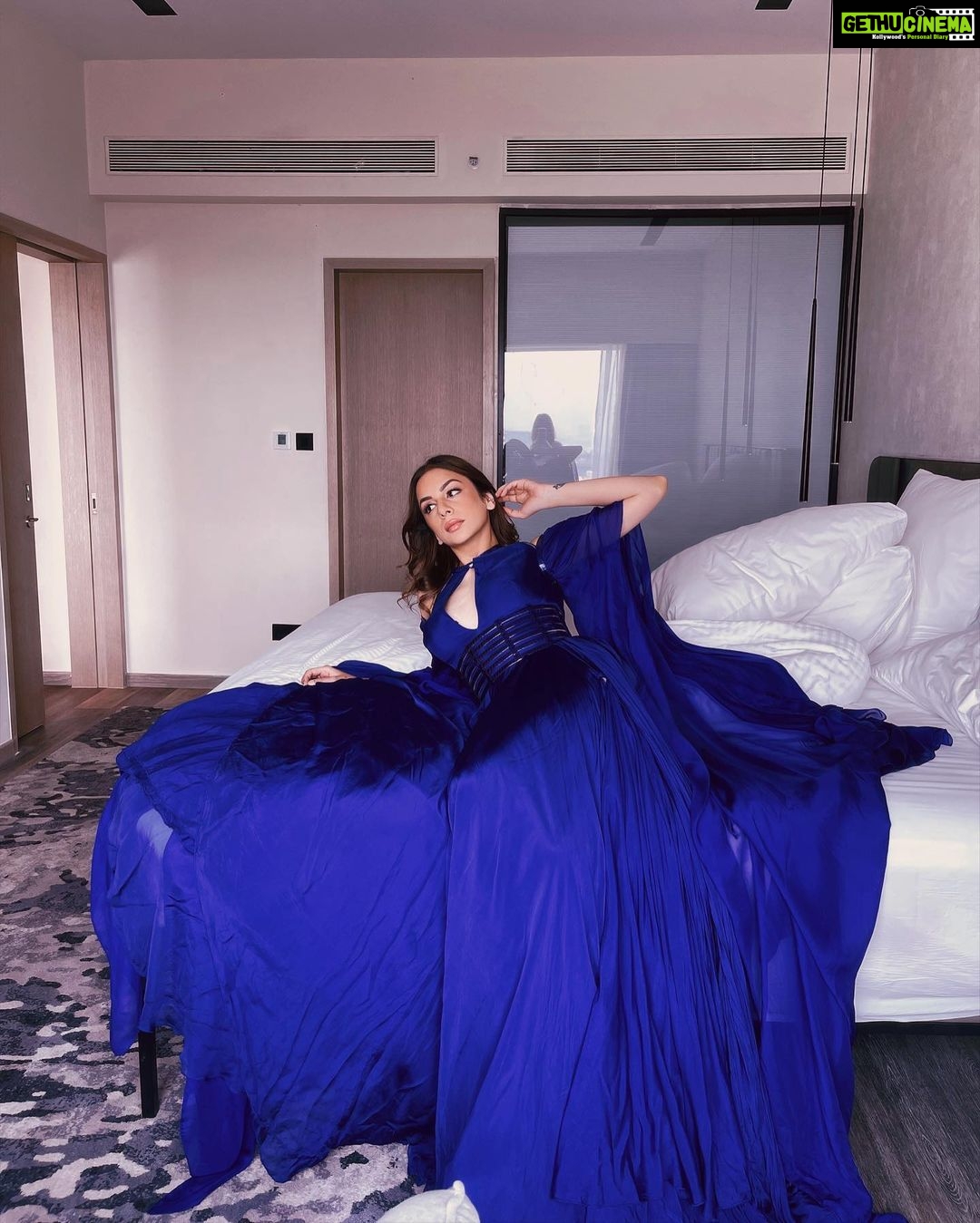 Nitibha Kaul Instagram - My hobby is to pretend I’m a princess & get pictutes in a room fit for one 👸🏻 Wearing the stunning @saishashindeofficial @officialsaishashinde #HotelRoomViews #BlueGown #PrincessTreatment #NKStyles #Throwback #FashionWeekOuttakes