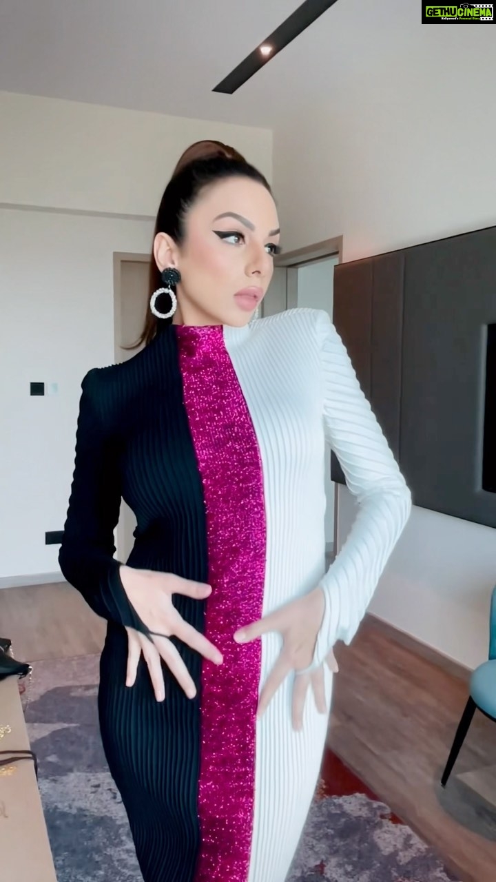 Nitibha Kaul Instagram - Kickstarting Fashion Week w the stunning @sameermadan_official MUA @makeupby_lakshmyrathore Hair @upasana.chh__ Location @novotelmumbaiairport @lakmefashionwk @fdciofficial @r1seworldwide #LakméFashionWeek #LFWxFDCI #LFW #FDCI Novotel Mumbai International Airport