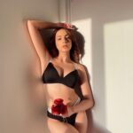 Nitibha Kaul Instagram - Pampered myself this Valentine's Day with some @victoriassecretindia 🌹 VS makes for the perfect gift- for yourself or that special woman in your life ❤️ Head to the nearest store to shop now! #VSLovesIndia #VSLoveYou #ad #NKxVS #Lingerie #IntimateWear