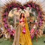 Nitibha Kaul Instagram - Photo dump from @khushboobawa’s mehendi sundowner ✨ Wearing @mahimamahajanofficial #Mehendi #SundownerWedding #Sharara #MehendiOutfit #WeddingVibes #IndianWedding #WeddingOutfitInspo #WeddingGuest