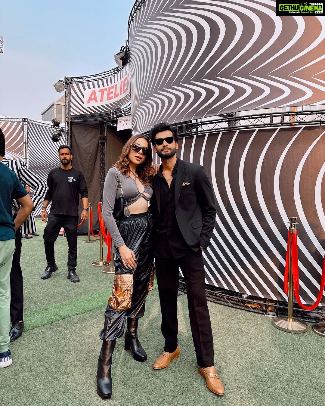 Nitibha Kaul Instagram - Last day of @lakmefashionwk & probably my favourite look so far- its just SO me. Got more compliments on this look than any other cause when you embrace your style completely and honestly is when you radiate the most amount of confidence🤍 have many more looks to share so stay tuned my loves ✨ #FashionWeek #FashionForward #StreetStyle #OOTD #NKStyles #CargoPants #CutOutTop #LFW #NKAtLFW Mumbai, Maharashtra