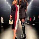 Nitibha Kaul Instagram - Day 1 at @lakmefashionwk was all about the Bombay sun, meeting old friends, making new ones and a fitting display of some of India’s best design houses Attended & wore the stunning @siddharthabansal_ @sameermadan_official & @limerickofficial today #LFW #NKAtLFW #LakmeFashionWeek #FashionForward #FashionWeek Mumbai, Maharashtra