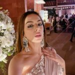 Nitibha Kaul Instagram - Nothing a good ol’ saree can’t fix ✨ Wearing @shlokakhialaniofficial Bag @eena.official Earrings @keiyura_jewelry #DrapeSaree #PreDrapedSaree #ReceptionLook #WeddingOutfit #SareeGoals #ReceptionOutfit #IndianWeddingLook